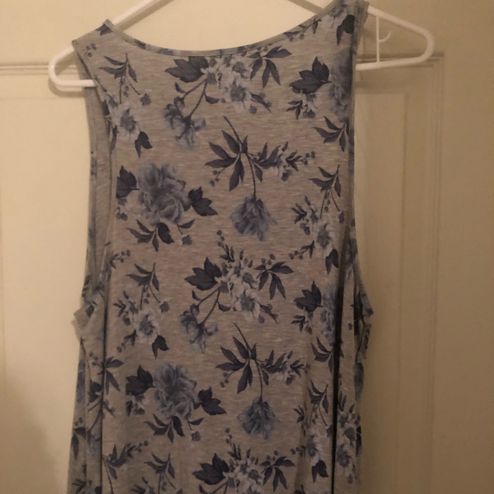 Top - Picture 2 of 2